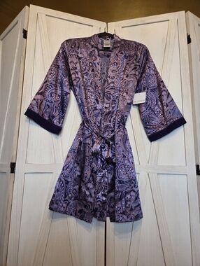 Liz Claiborne Purple Paisley Satin Robe - S